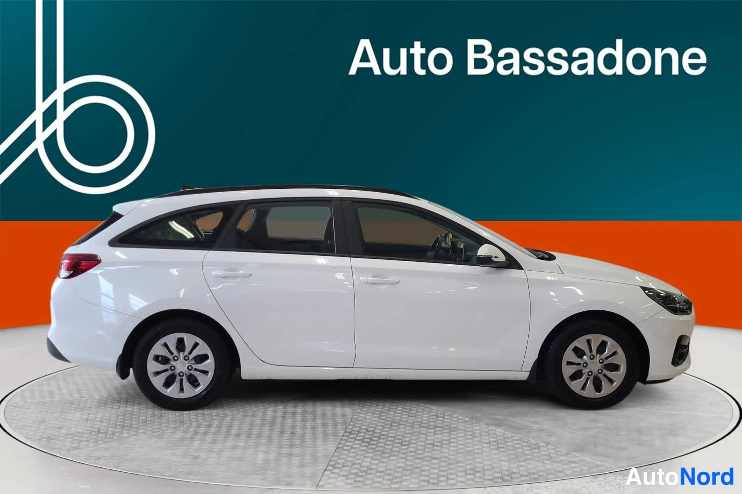 Valkoinen Hyundai I30 2025, sivulta, kuva 6