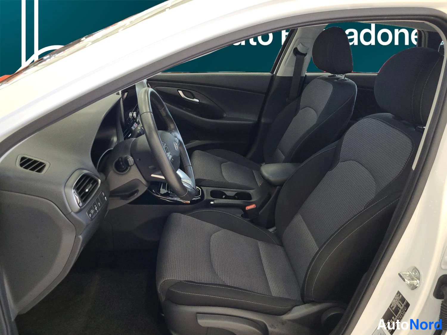 Valkoinen Hyundai I30 2025, kuva 10