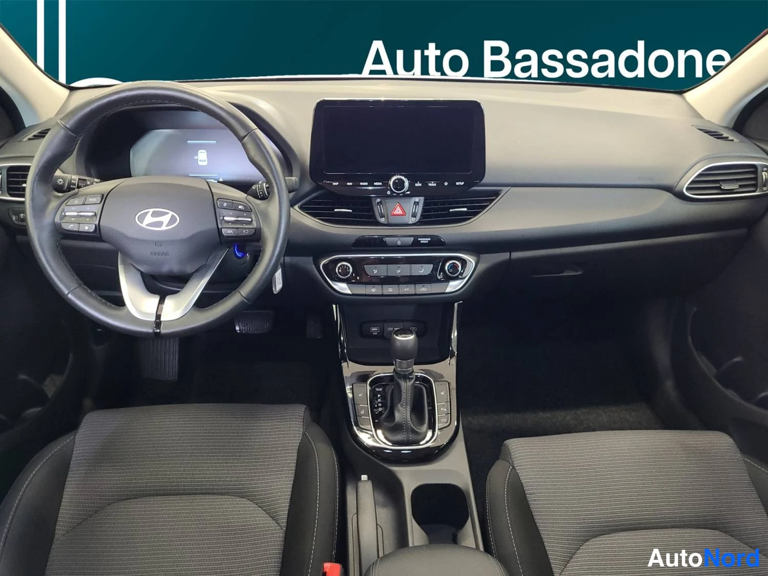 Valkoinen Hyundai I30 2025, kuva 11