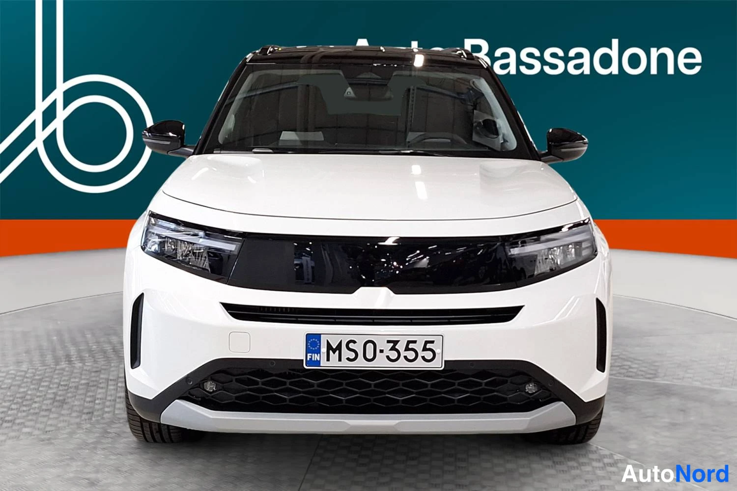 Valkoinen Opel Frontera 2026, edestä, kuva 4