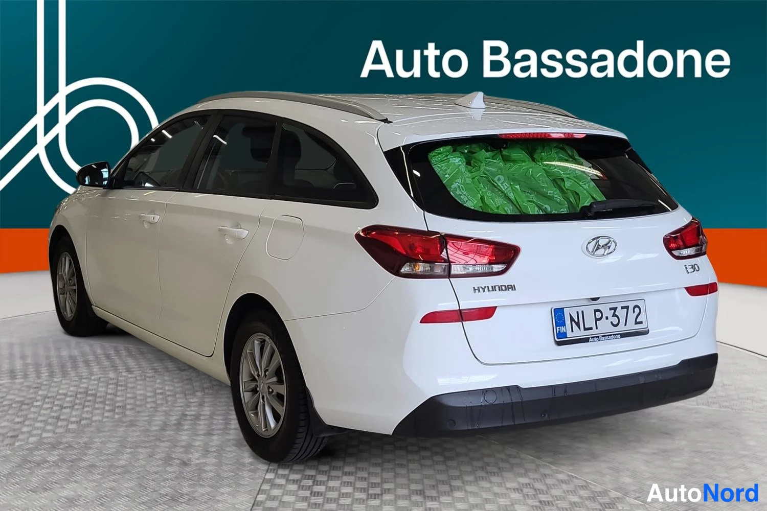 Valkoinen Hyundai I30 2020, takaviisto, kuva 6