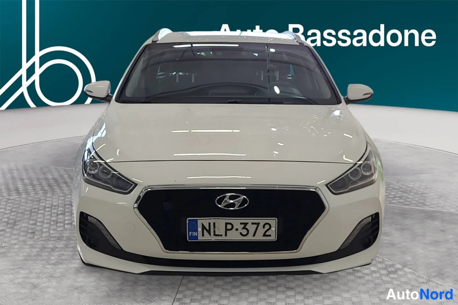 Valkoinen Hyundai I30 2020, edestä, kuva 3