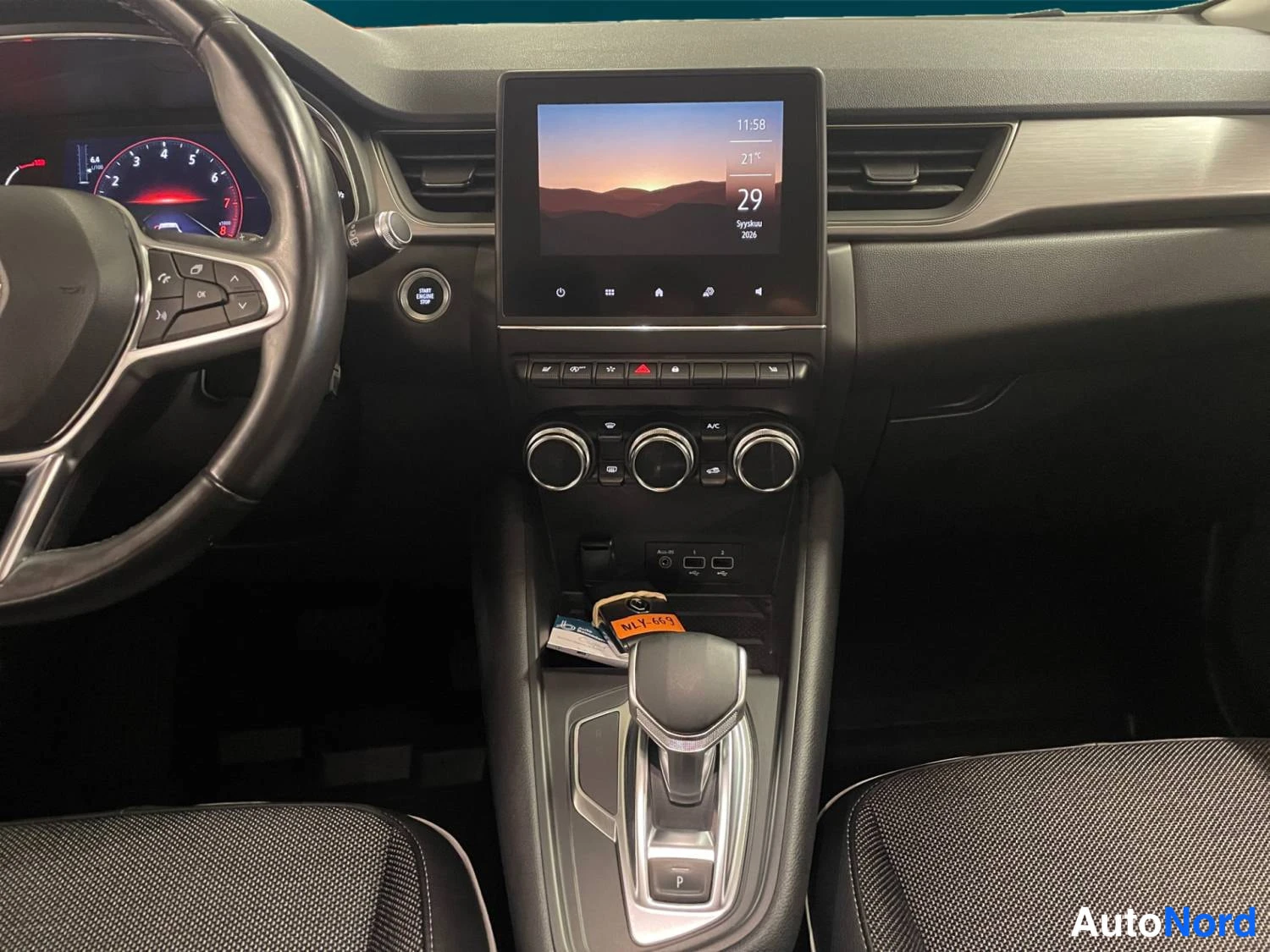 Punainen Renault Captur 2020, kuva 11