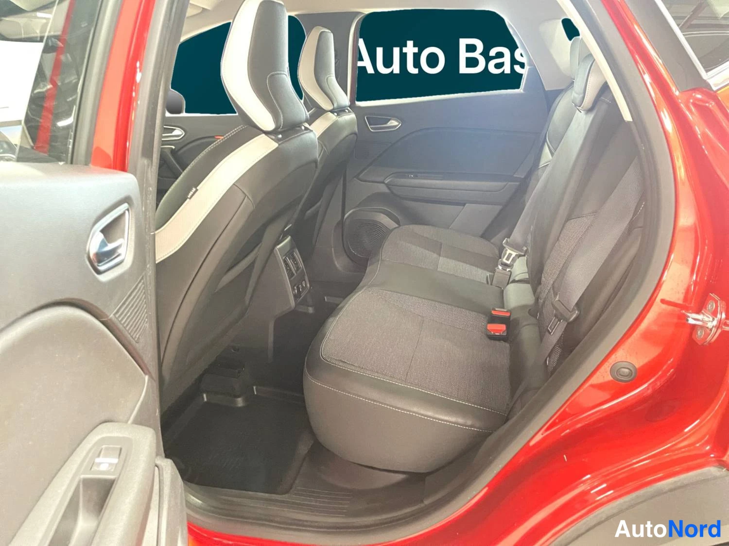 Punainen Renault Captur 2020, kuva 13