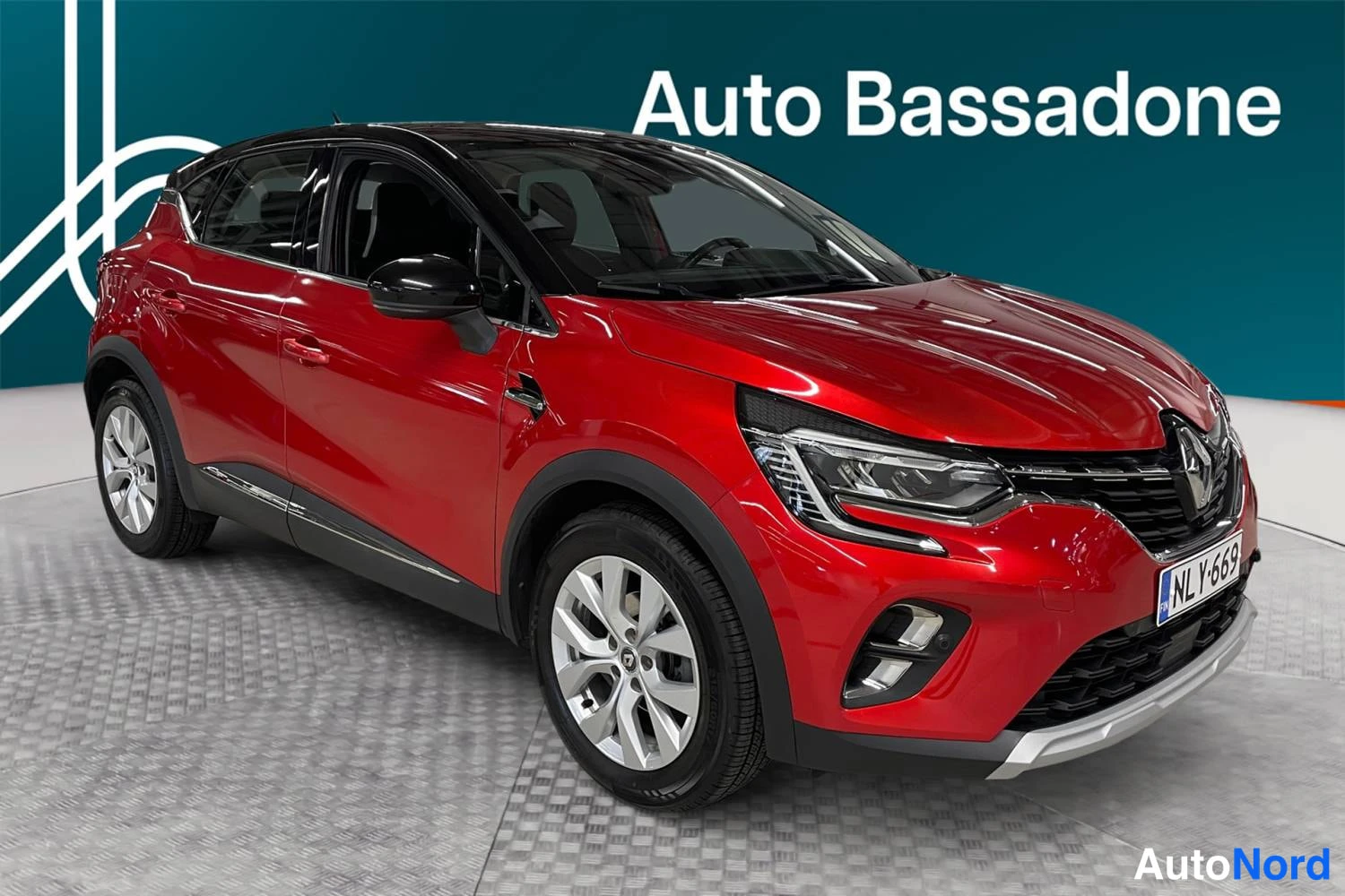 Punainen Renault Captur 2020, etuviisto, keula oikealle, kuva 2