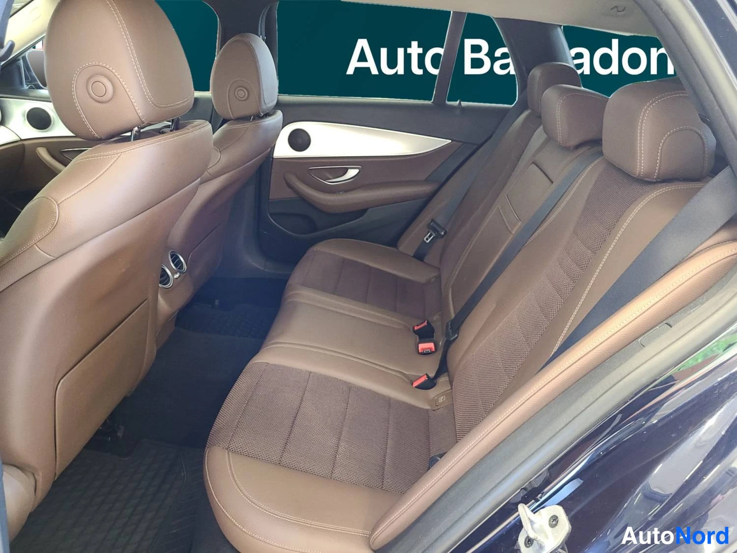 Sininen Mercedes-Benz E 200 d 2020, kuva 13