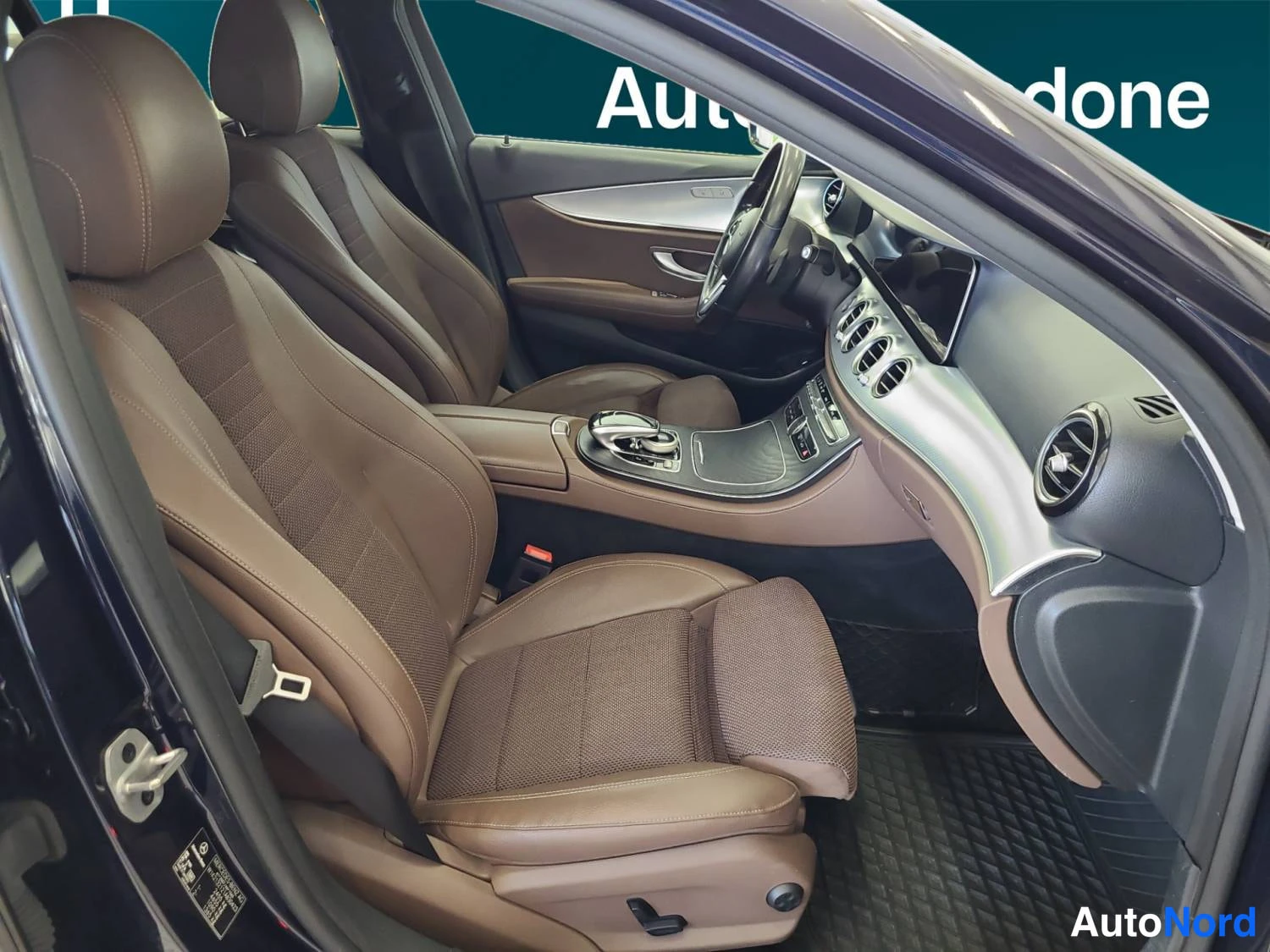 Sininen Mercedes-Benz E 200 d 2020, kuva 14