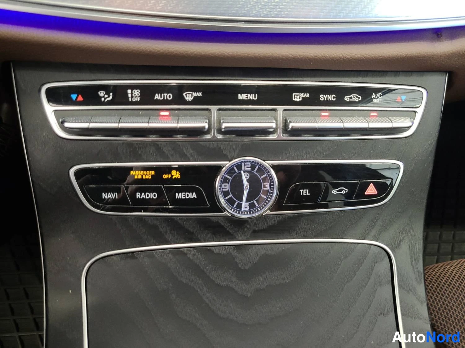 Sininen Mercedes-Benz E 200 d 2020, kuva 25