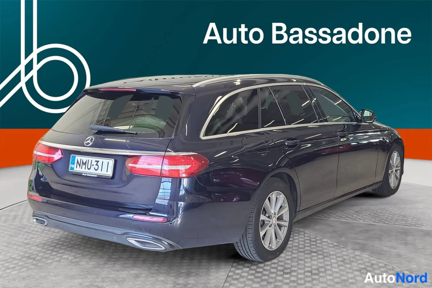Sininen Mercedes-Benz E 200 d 2020, takaviisto, kuva 5