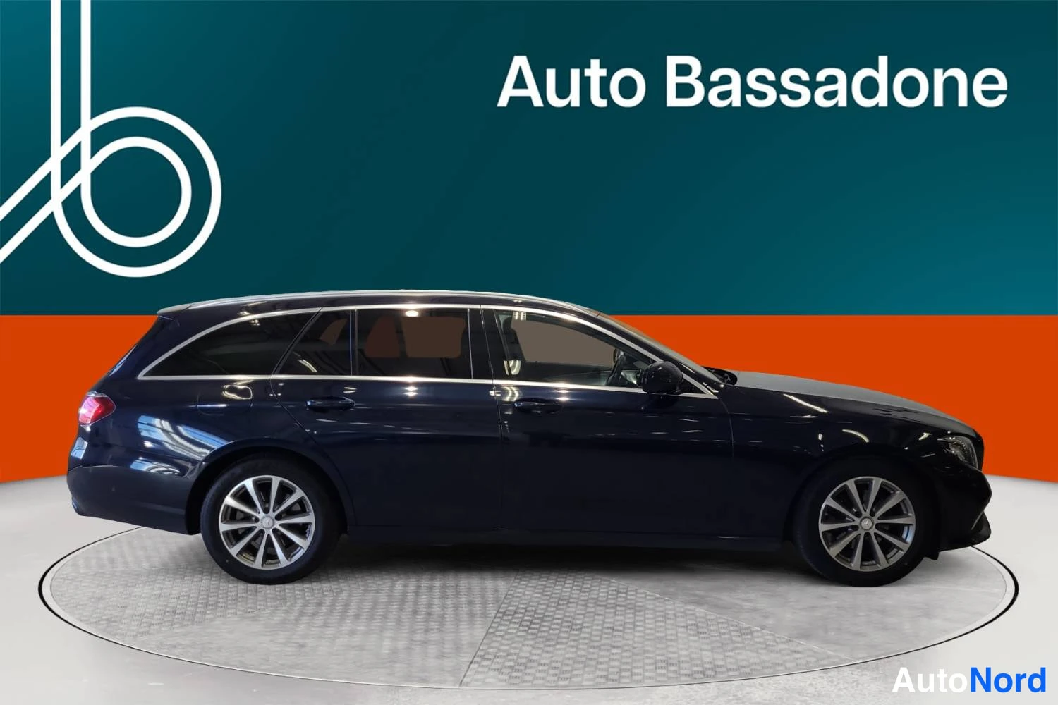 Sininen Mercedes-Benz E 200 d 2020, takaviisto, kuva 6