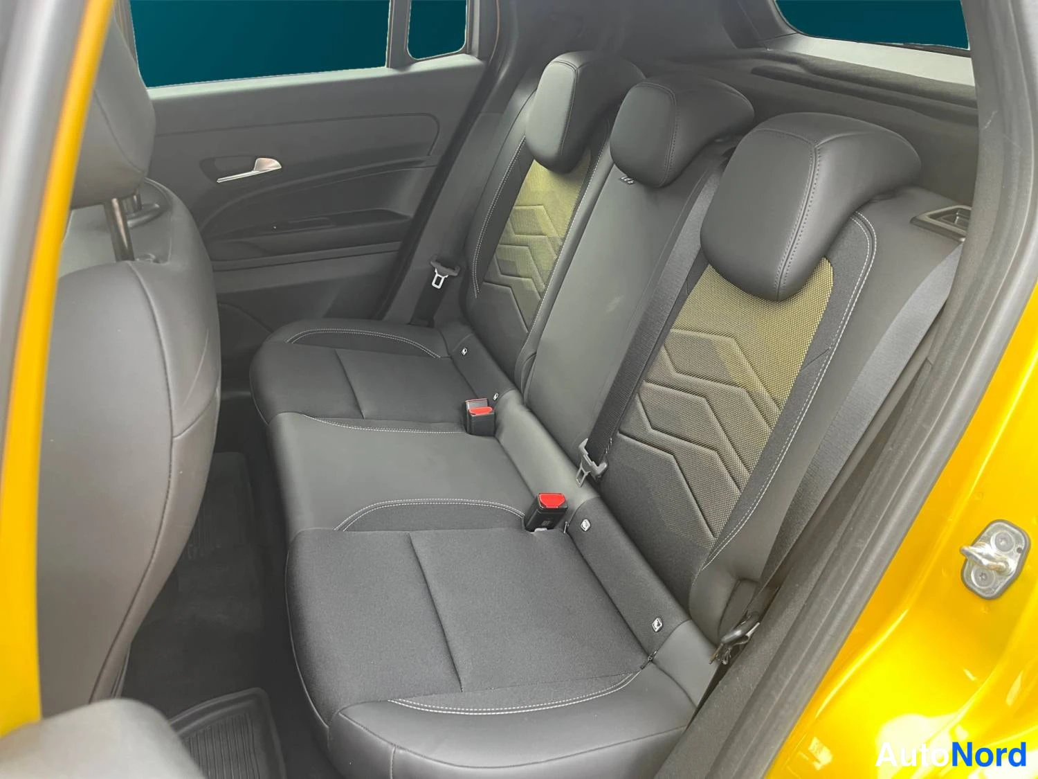 Keltainen Jeep Avenger 2024, kuva 12