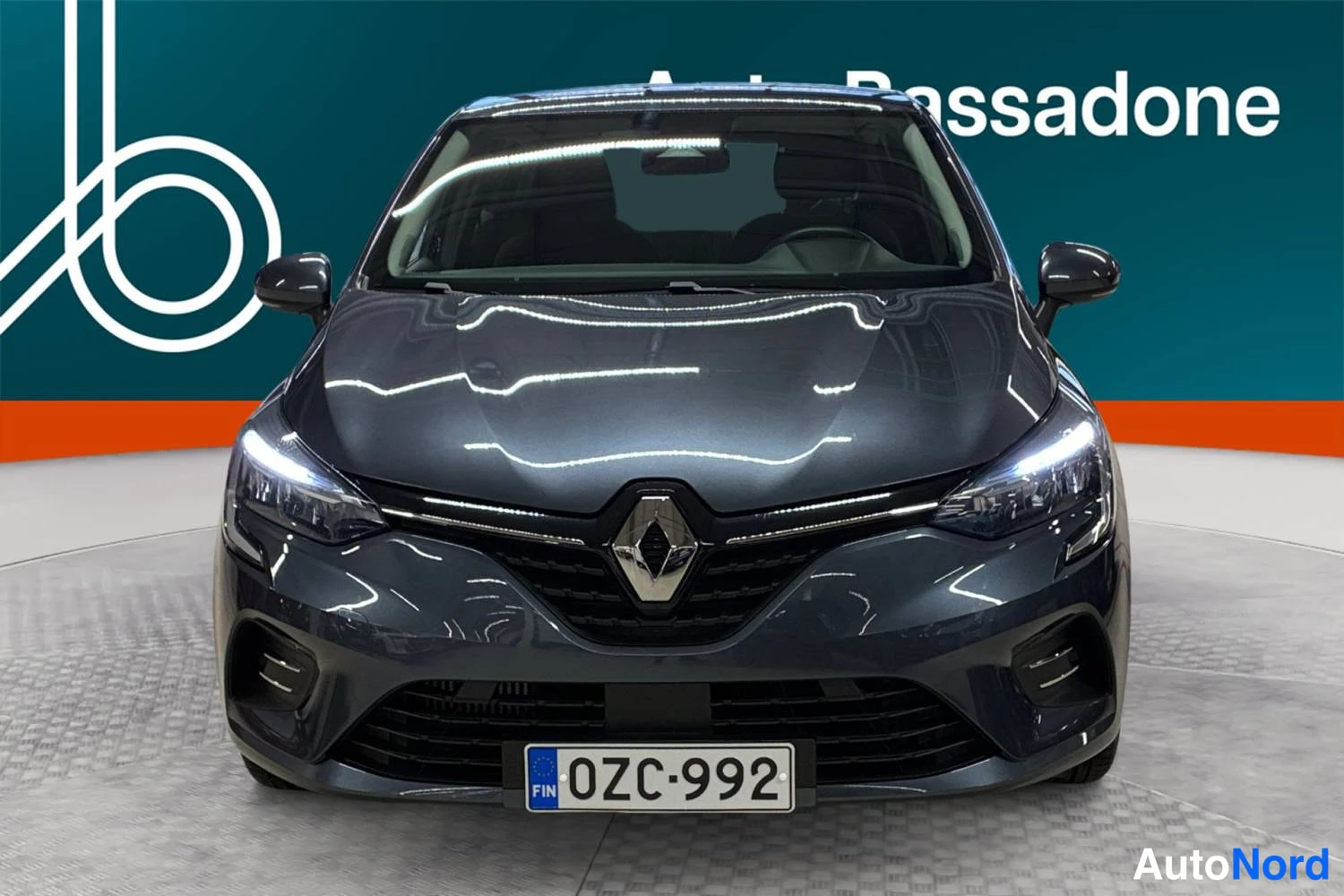 Harmaa Renault Clio 2022, edestä, kuva 4