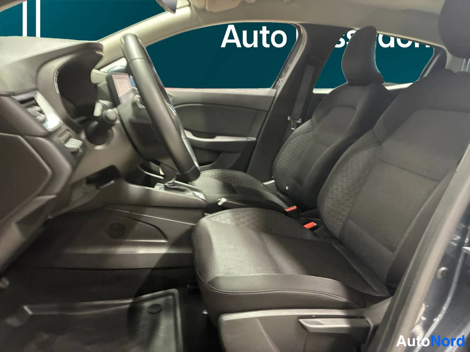 Harmaa Renault Clio 2022, kuva 10