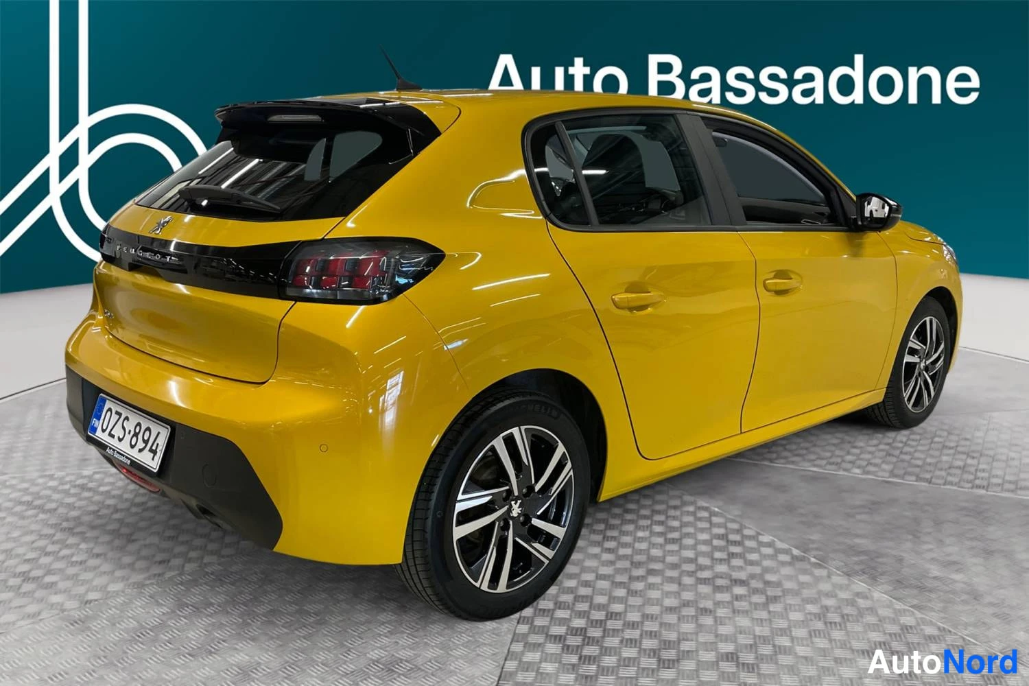 Keltainen Peugeot 208 2022, takaviisto, kuva 7