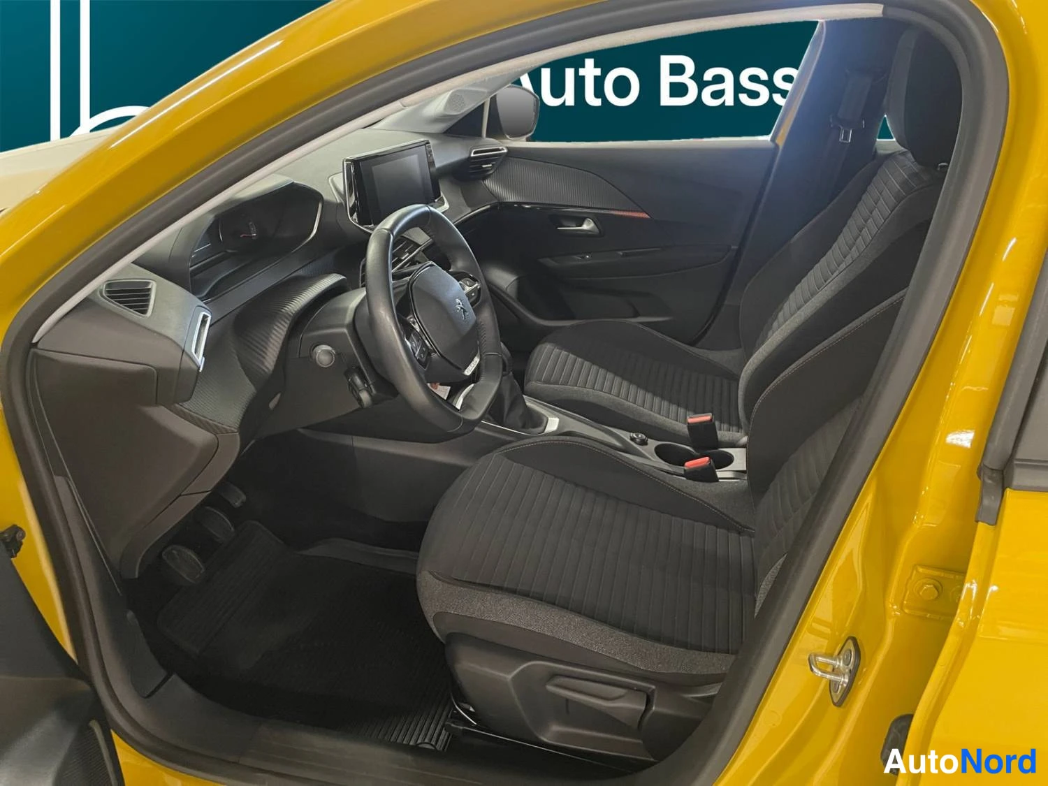 Keltainen Peugeot 208 2022, kuva 9