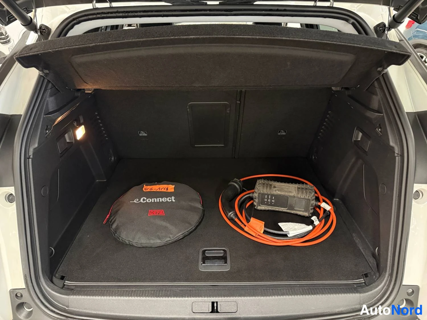 Valkoinen Peugeot 3008 2023, kuva 16