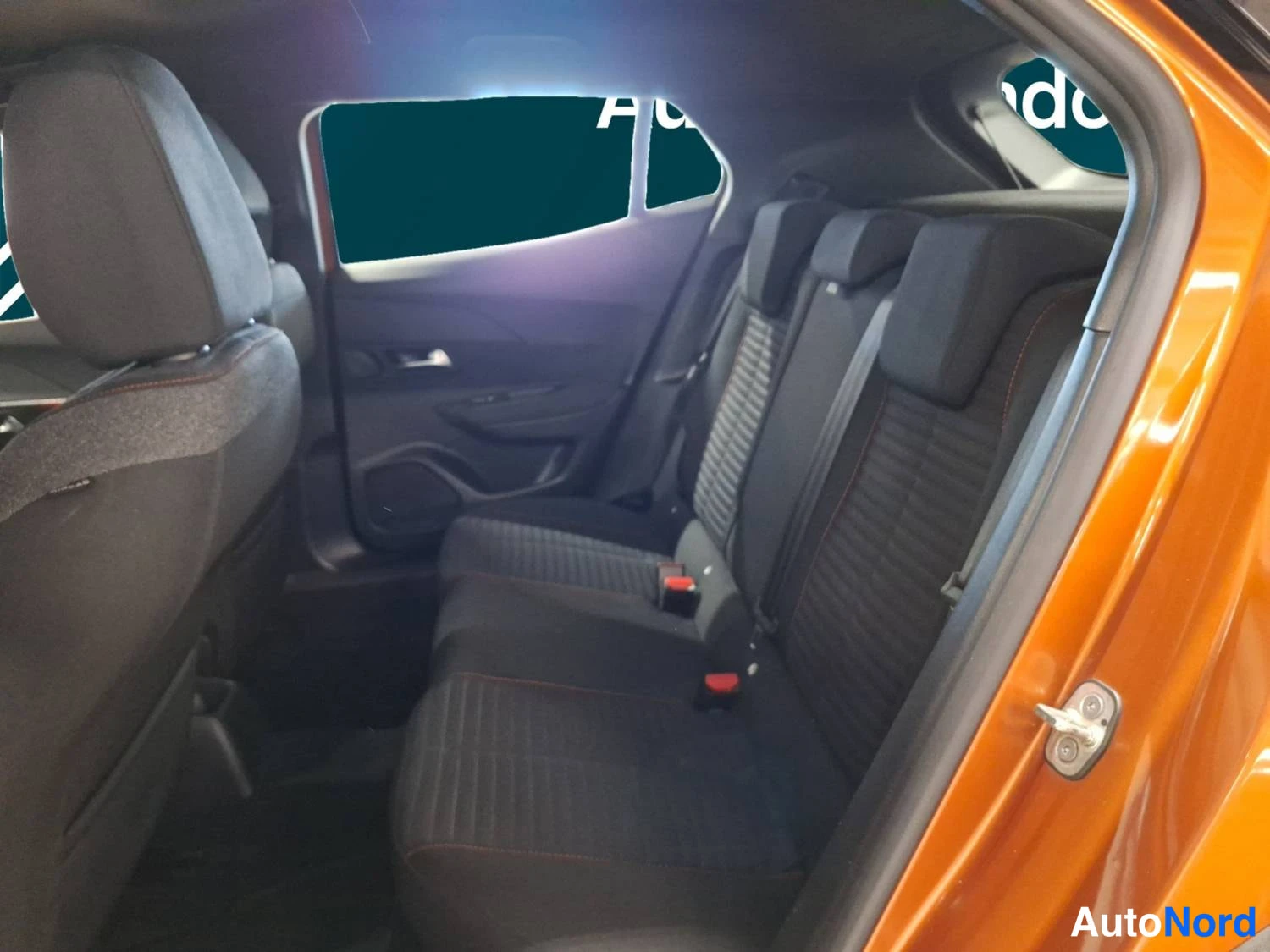 Oranssi Peugeot 2008 2023, kuva 18