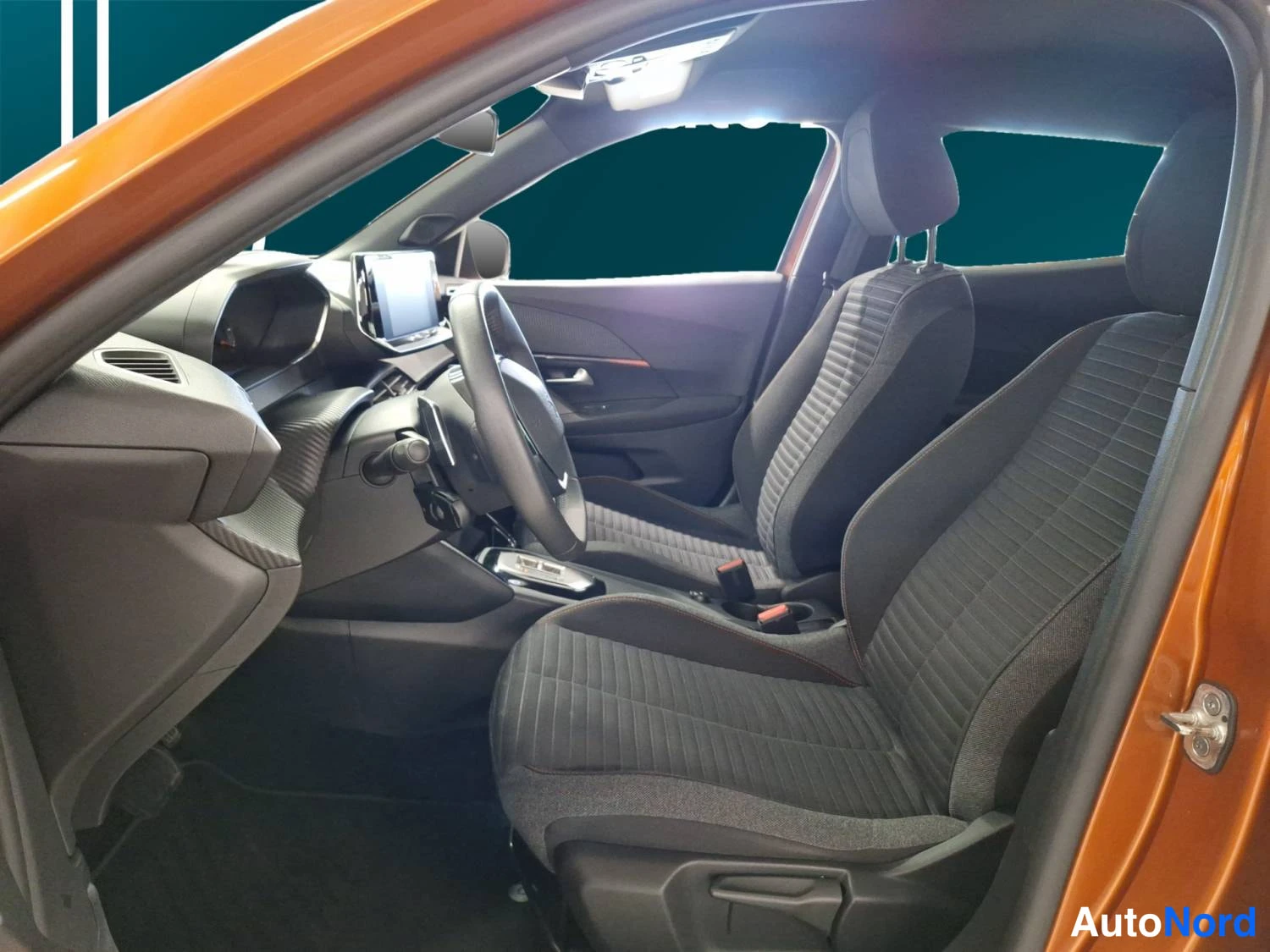 Oranssi Peugeot 2008 2023, kuva 10
