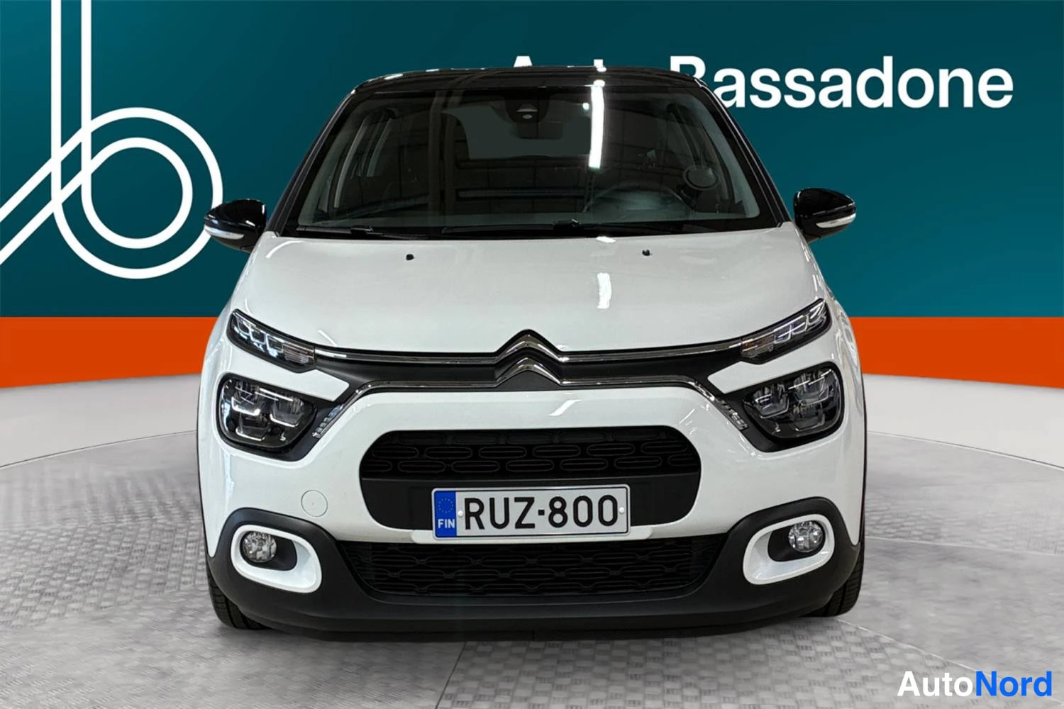 Valkoinen Citroen C3 2023, edestä, kuva 4