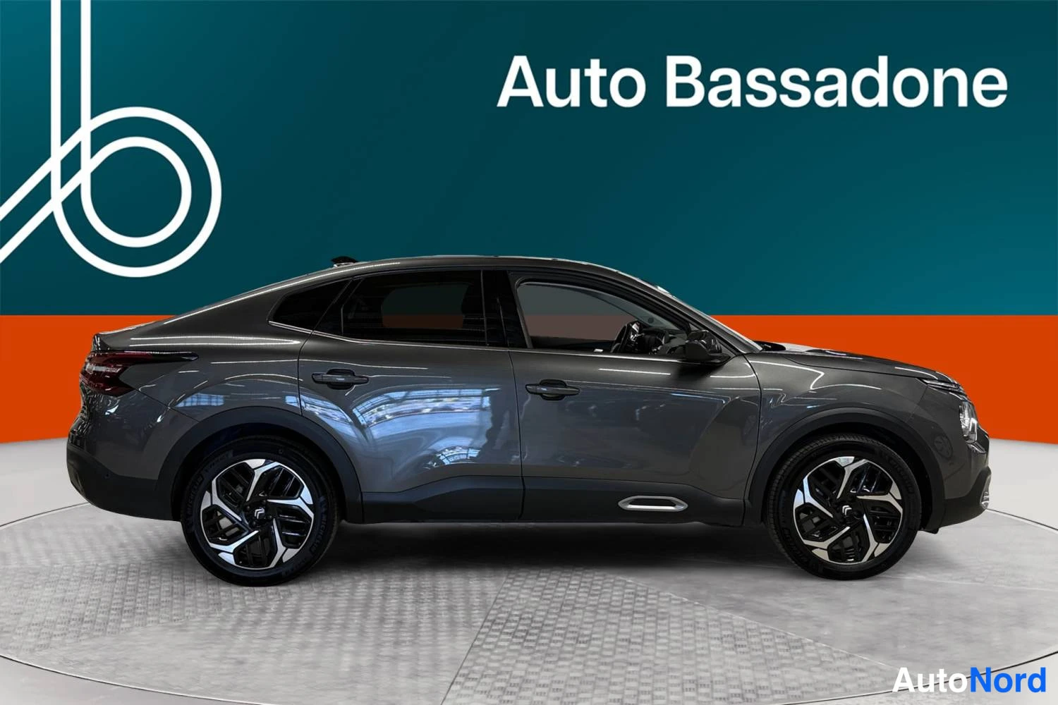 Harmaa Citroen C4 x 2023, sivulta, kuva 5