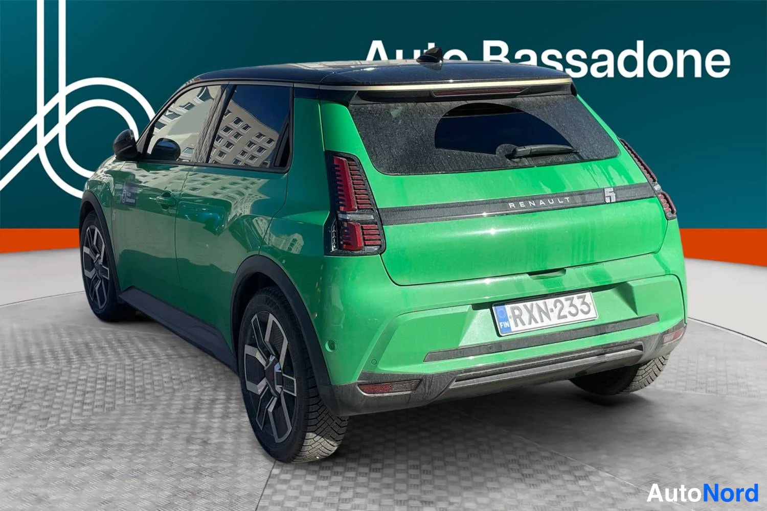 Vihreä Renault 5 E-Tech electric 2026, takaviisto, kuva 7