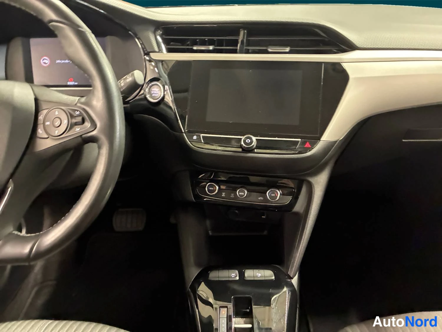 Punainen Opel Corsa-e 2023, sivulta, kuva 9