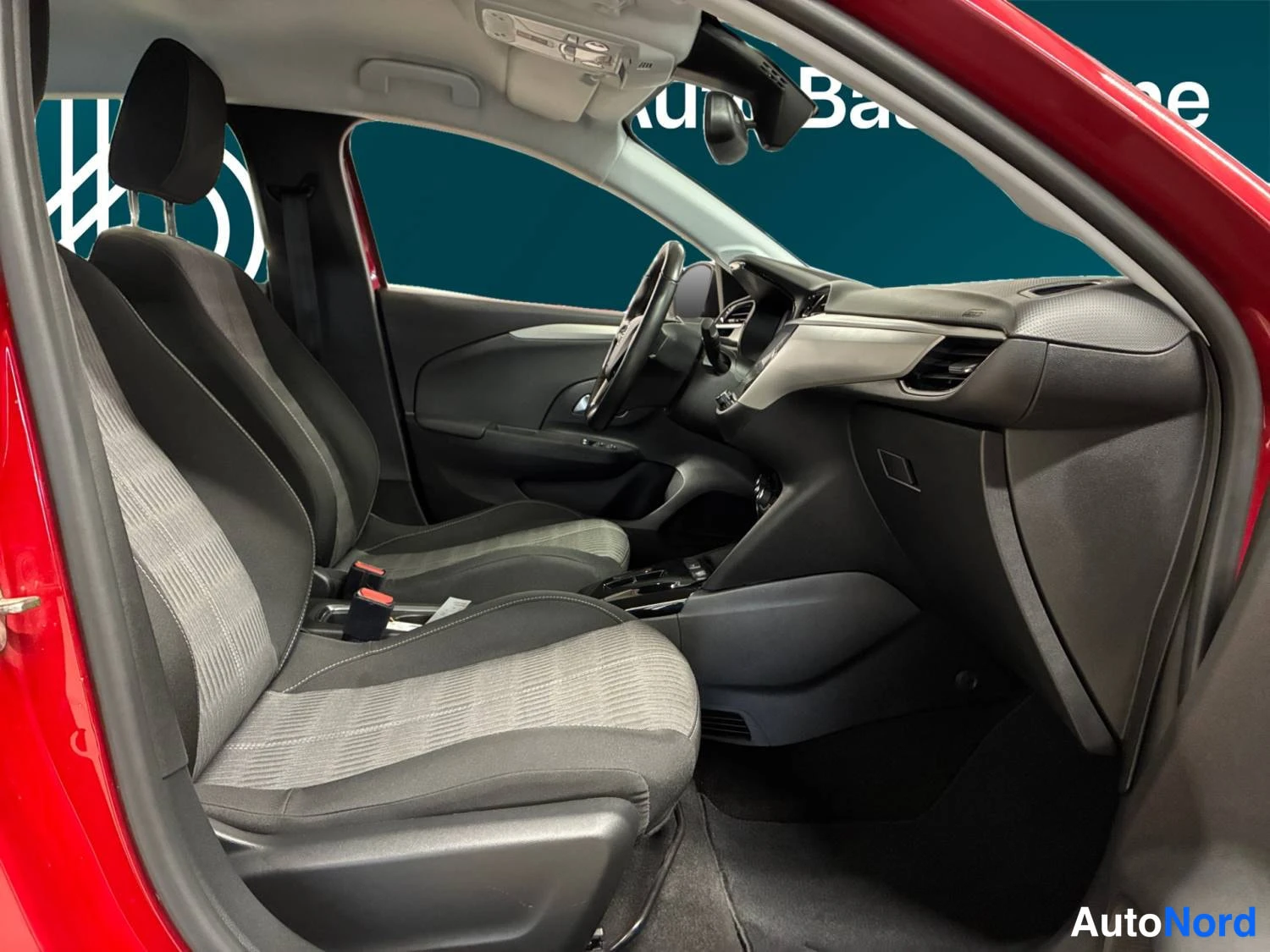 Punainen Opel Corsa-e 2023, kuva 18