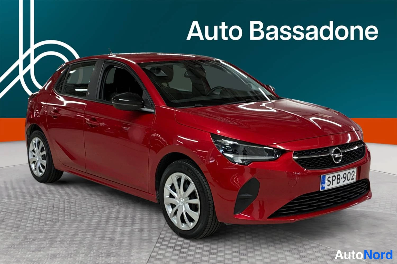 Punainen Opel Corsa-e 2023, etuviisto, keula oikealle, kuva 2