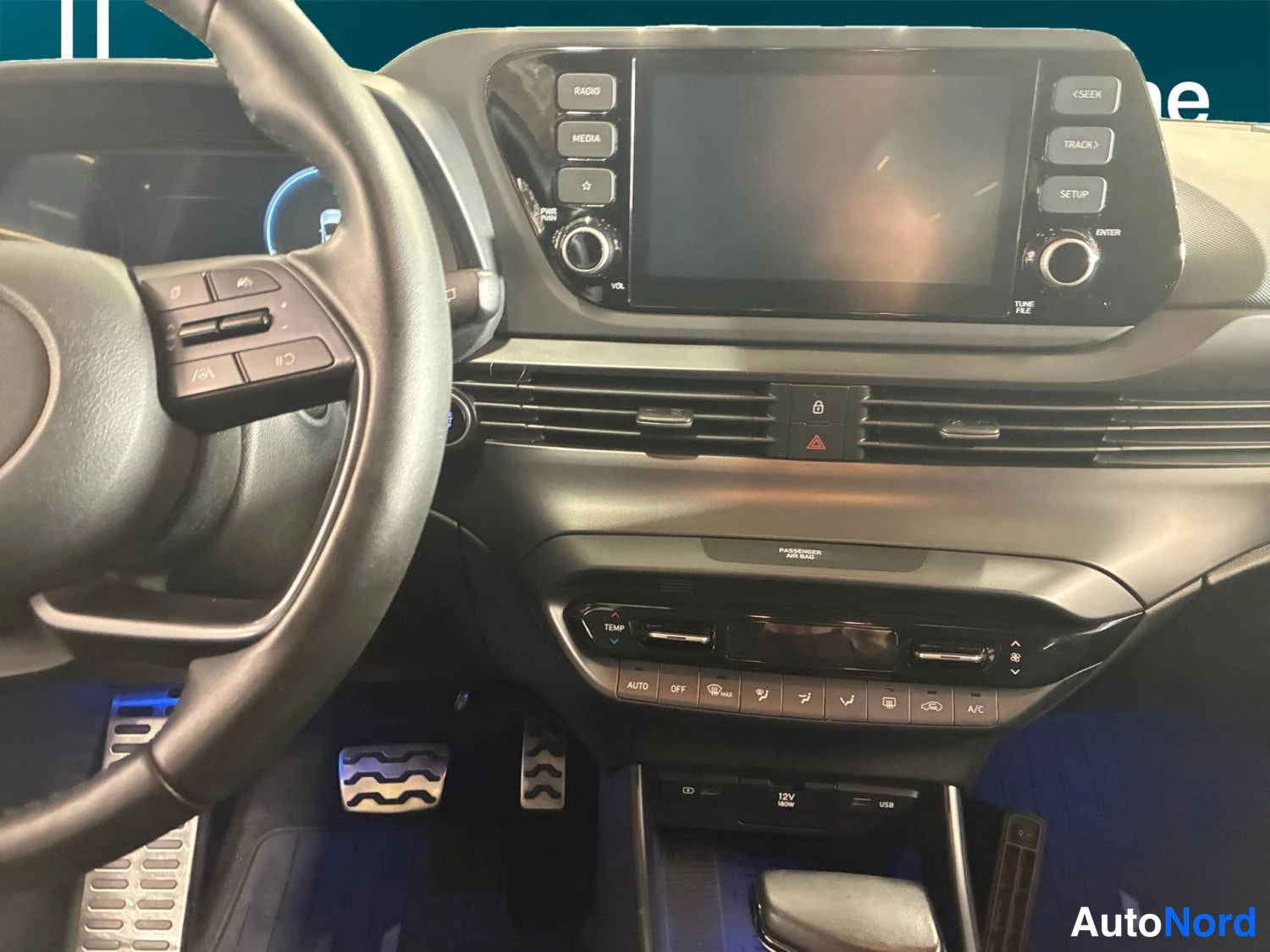 Valkoinen Hyundai Bayon 2023, kuva 11