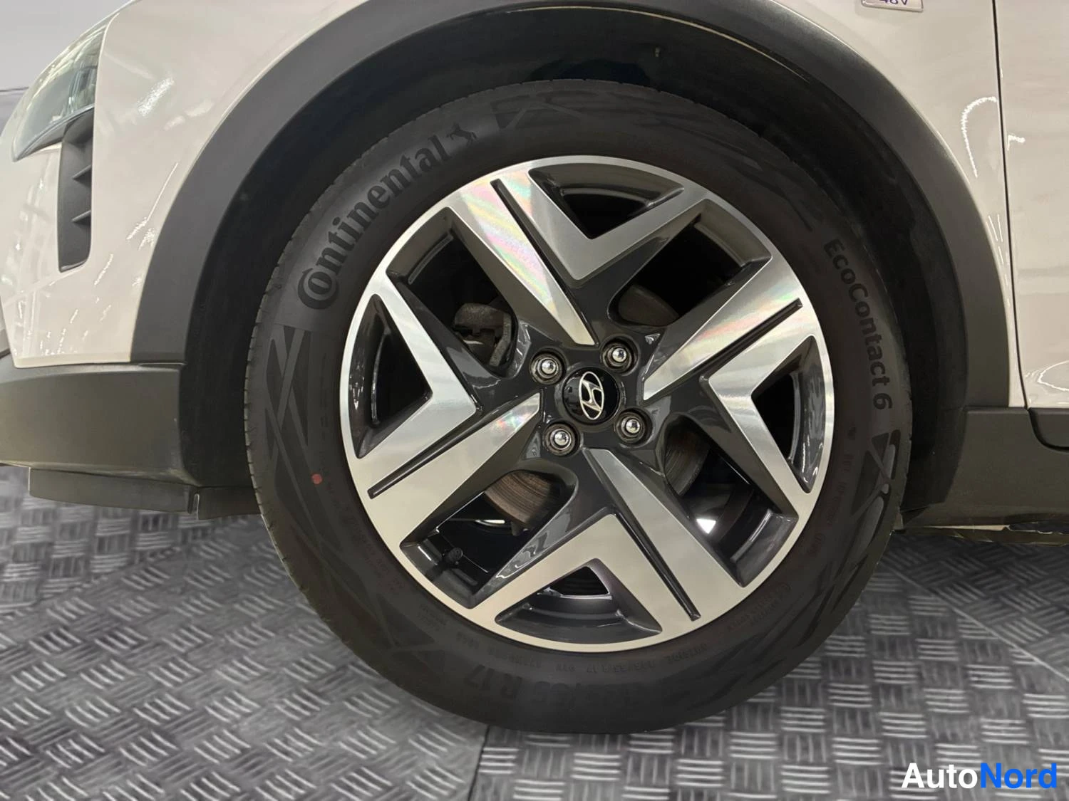 Valkoinen Hyundai Bayon 2023, kuva 12