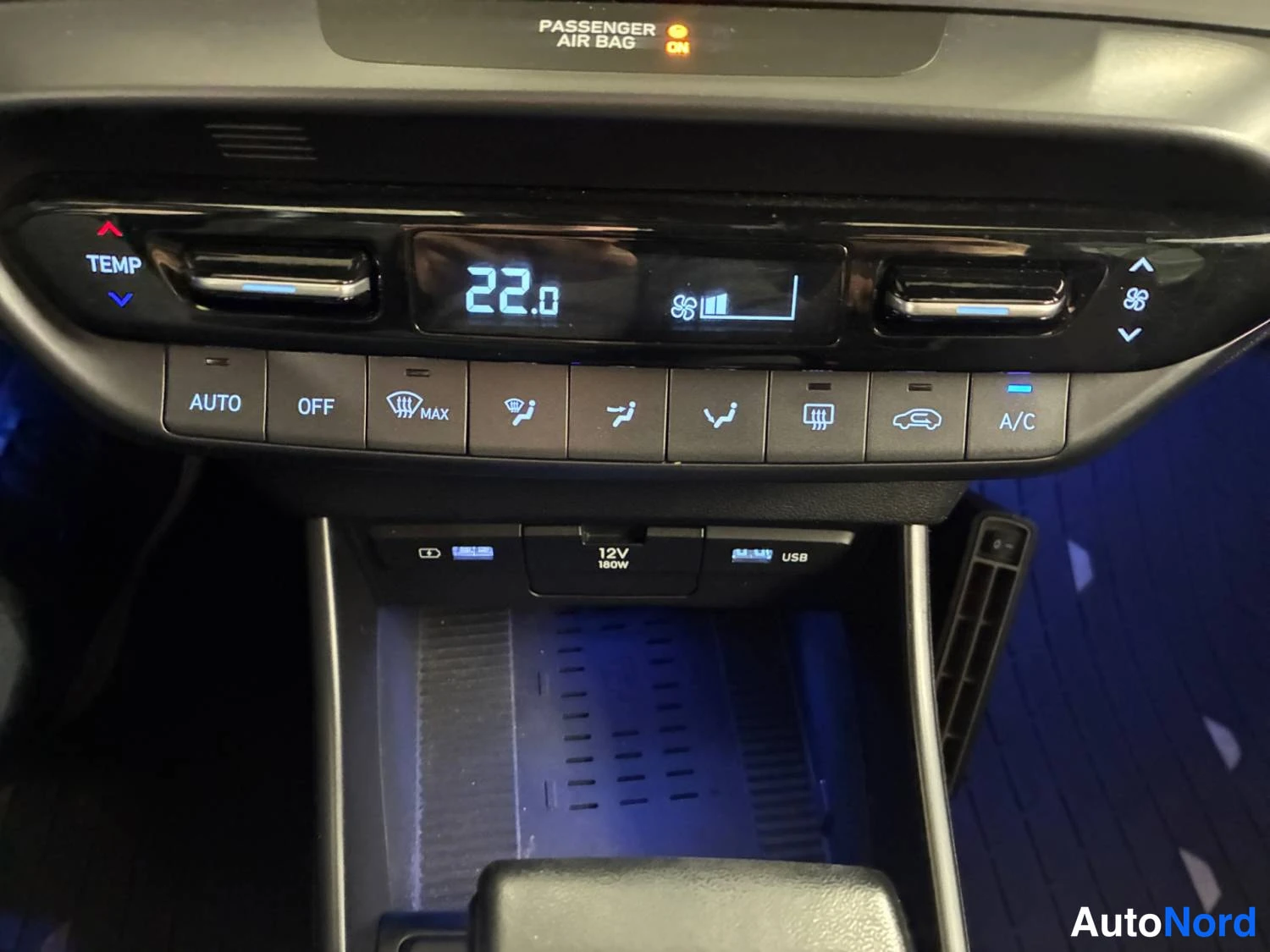 Valkoinen Hyundai Bayon 2023, kuva 19