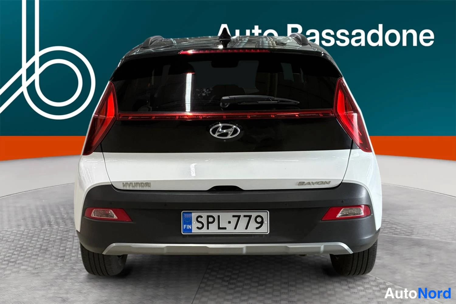 Valkoinen Hyundai Bayon 2023, takaa, kuva 8