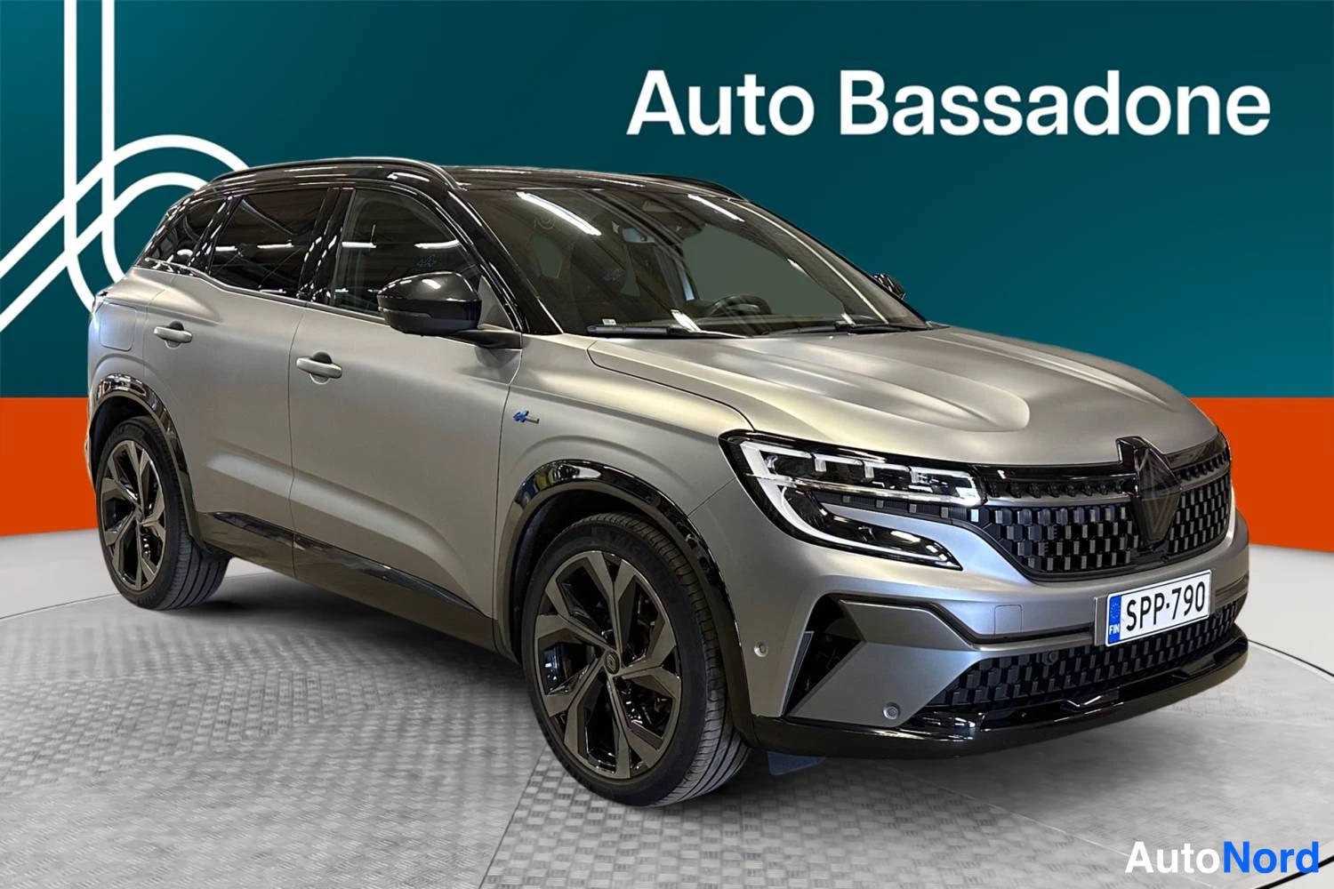 Harmaa Renault Austral 2024, etuviisto, keula oikealle, kuva 3