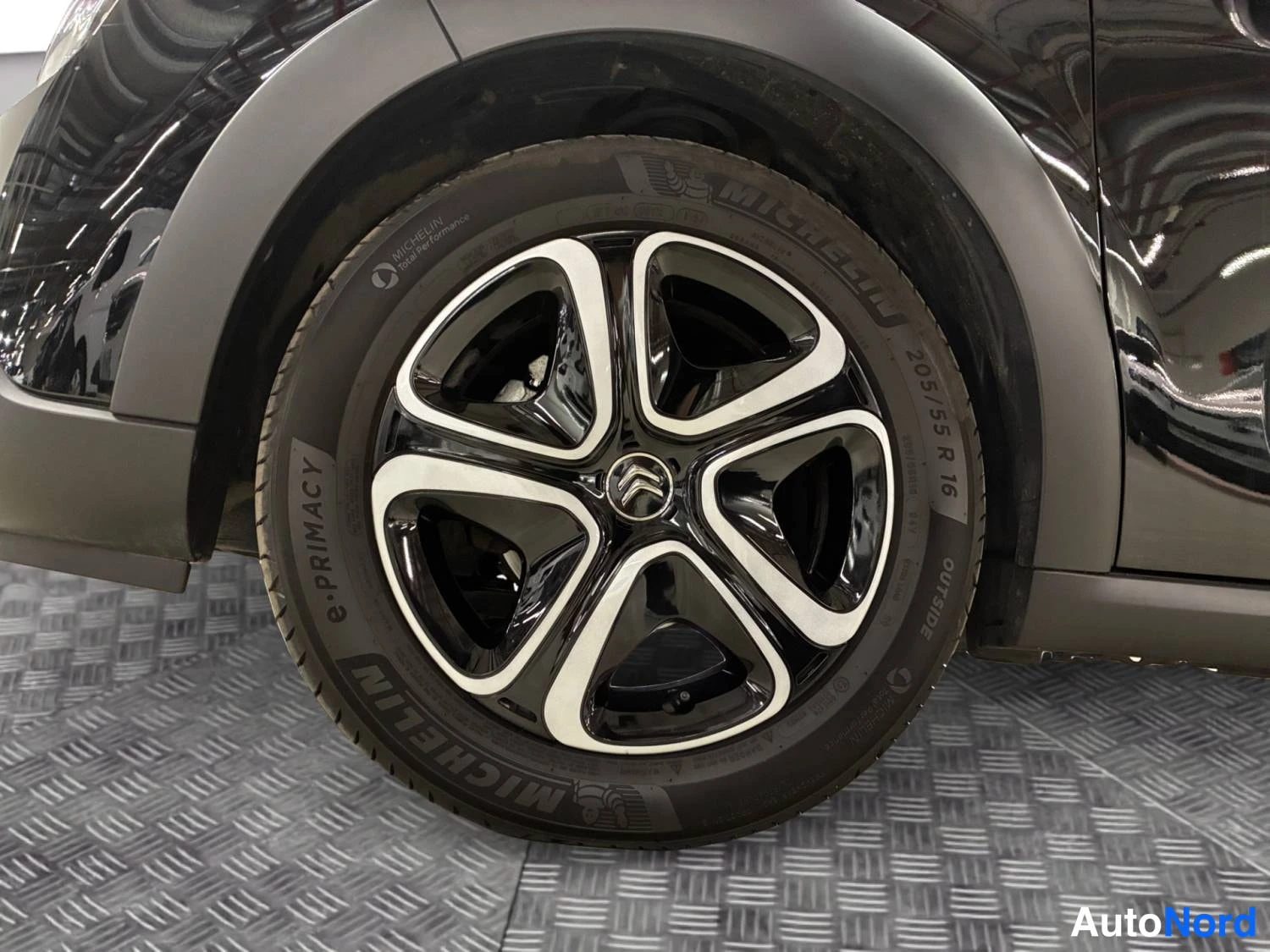 Musta Citroen C3 2024, sivulta, kuva 5