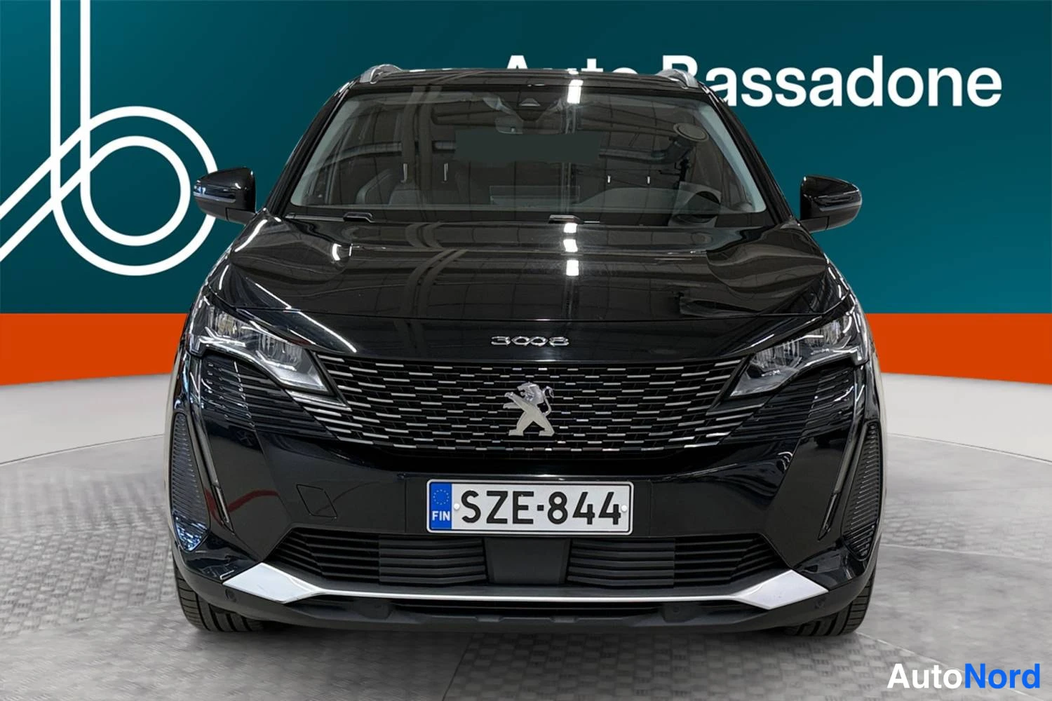 Musta Peugeot 3008 2021, edestä, kuva 3