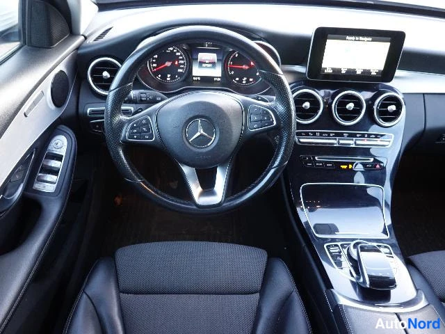 Valkoinen Mercedes-Benz 220 CDI 2016, ohjaamo, kuva 21