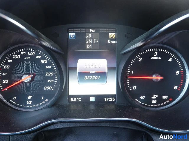 Valkoinen Mercedes-Benz 220 CDI 2016, yksityiskohta, kuva 26
