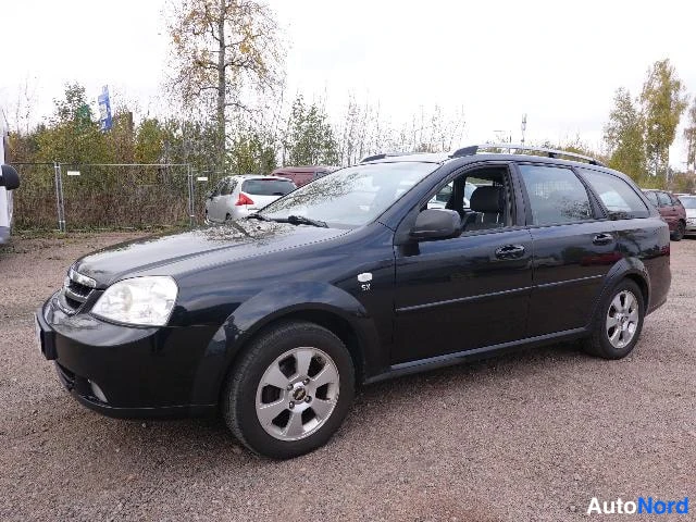 Musta Chevrolet Nubira 2010, etuviisto, keula vasemmalle, kuva 5