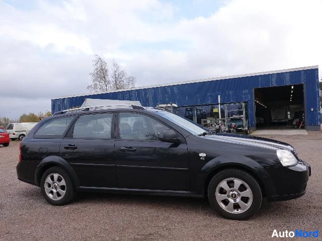 Musta Chevrolet Nubira 2010, etuviisto, keula oikealle, kuva 8