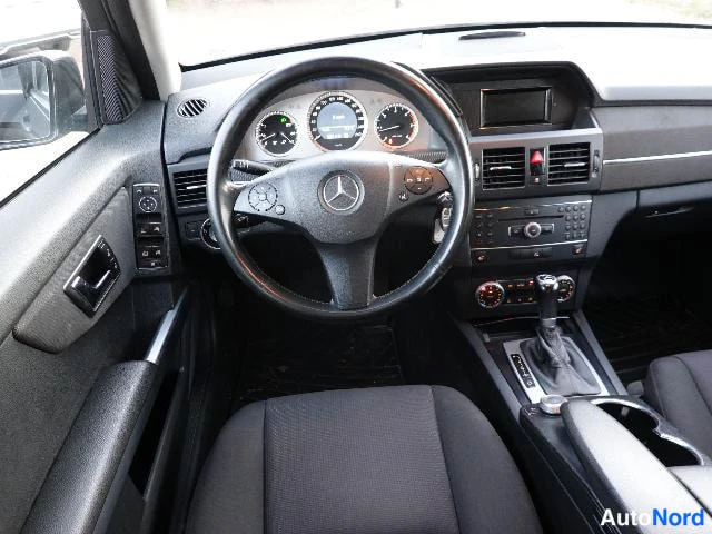 Vihreä Mercedes-Benz GLK 2010, kuva 19