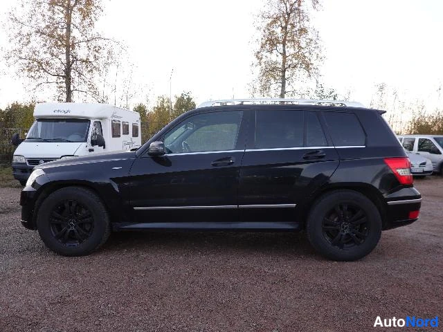 Vihreä Mercedes-Benz GLK 2010, etuviisto, keula vasemmalle, kuva 4