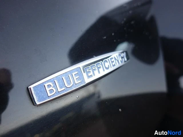 Vihreä Mercedes-Benz GLK 2010, yksityiskohta, kuva 24
