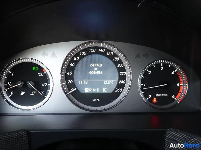 Vihreä Mercedes-Benz GLK 2010, yksityiskohta, kuva 26
