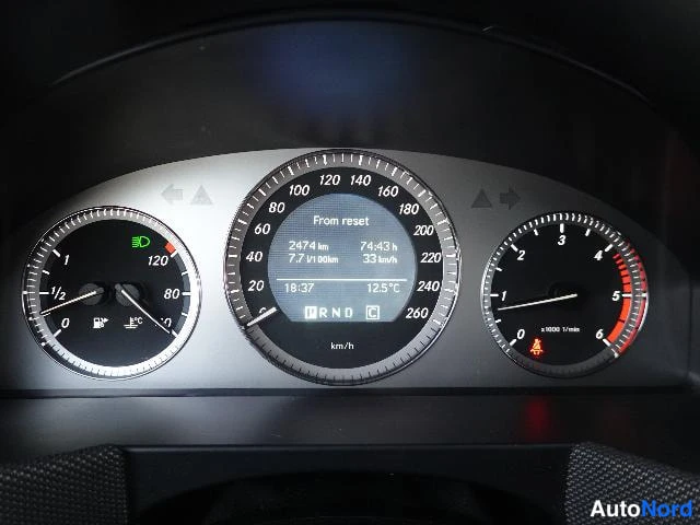 Vihreä Mercedes-Benz GLK 2010, yksityiskohta, kuva 27