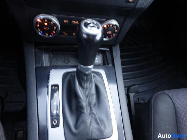 Vihreä Mercedes-Benz GLK 2010, yksityiskohta, kuva 28