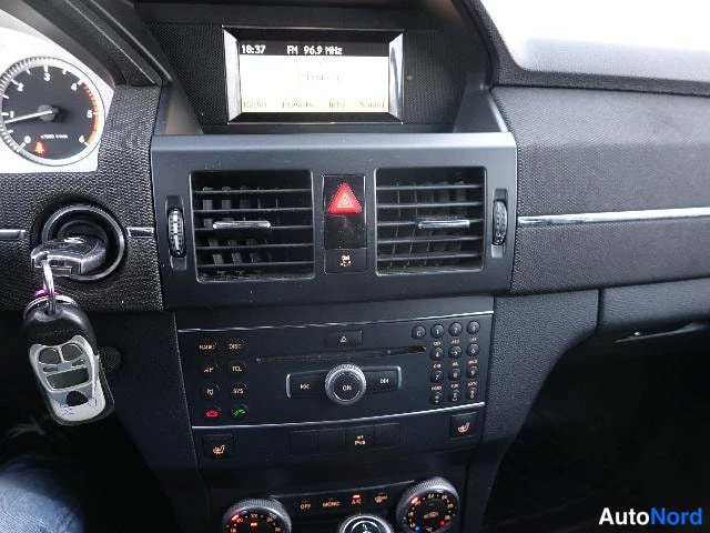 Vihreä Mercedes-Benz GLK 2010, ohjaamo, kuva 19