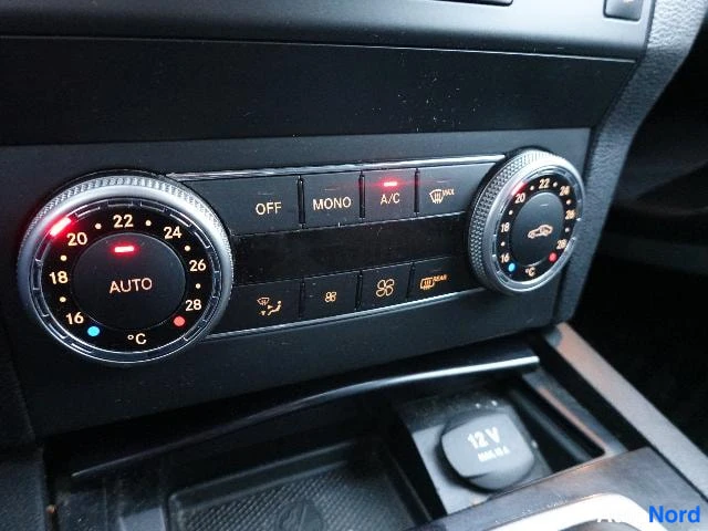Vihreä Mercedes-Benz GLK 2010, yksityiskohta, kuva 29