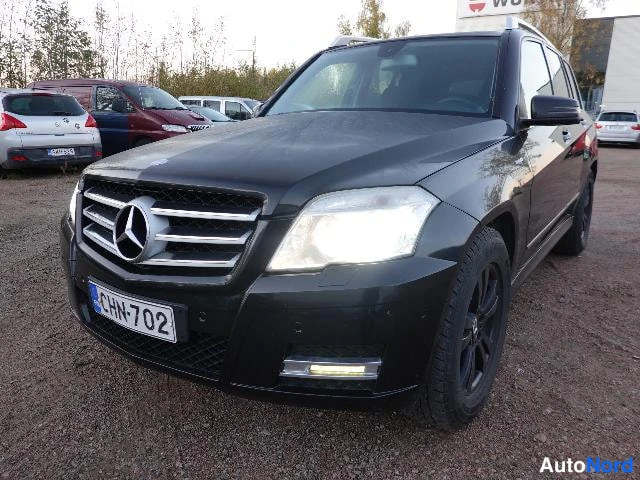 Vihreä Mercedes-Benz GLK 2010, etuviisto, keula vasemmalle, kuva 5