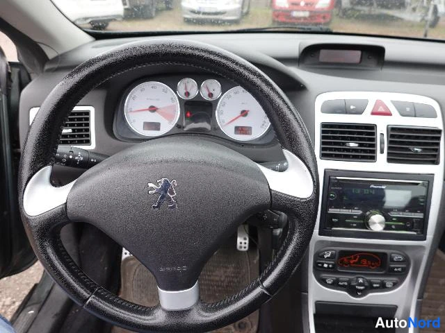 Vihreä Peugeot 307 2004, ohjaamo, kuva 19