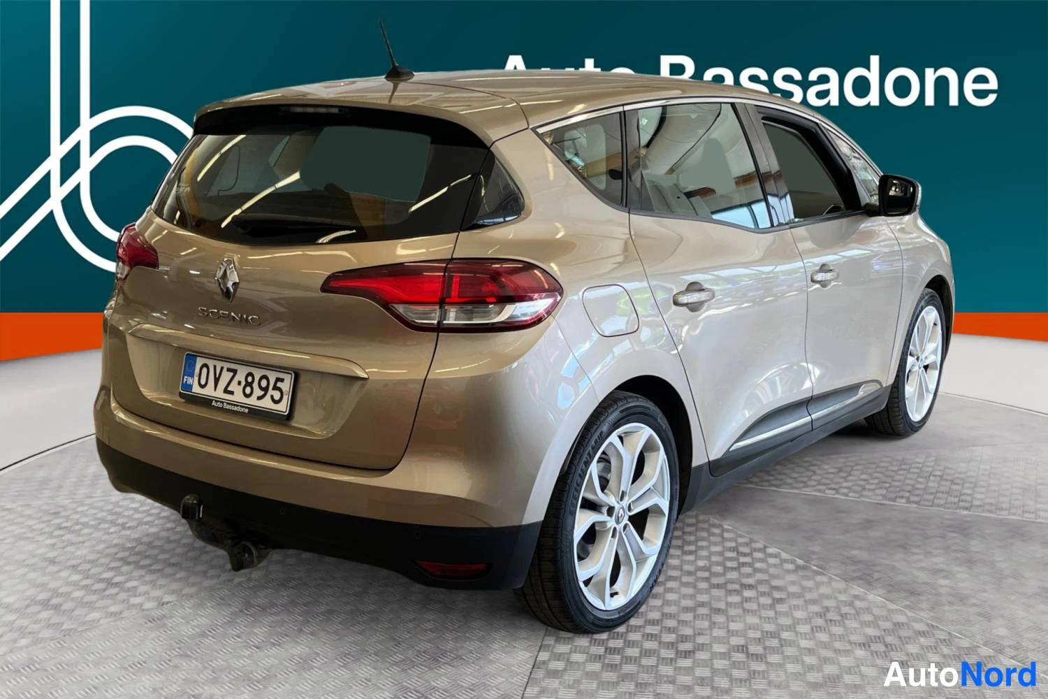 Beige Renault Scenic 2019, takaviisto, kuva 8